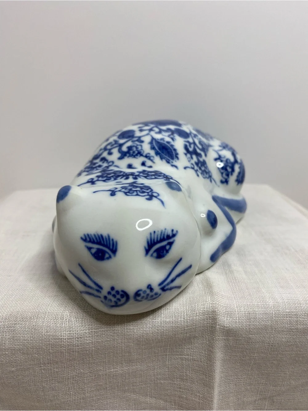 Blue White Porcelain Reclining Cat Figurine Chinosoire Floral Ceramic